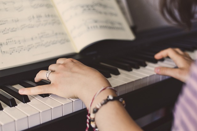 Wie-unterstutzt-Dich eine-Musikschule bei-Deiner-musikalischen-Weiterentwicklung