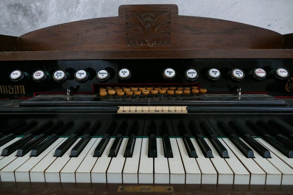 für-wen-eignet-sich-ein-Harmonium